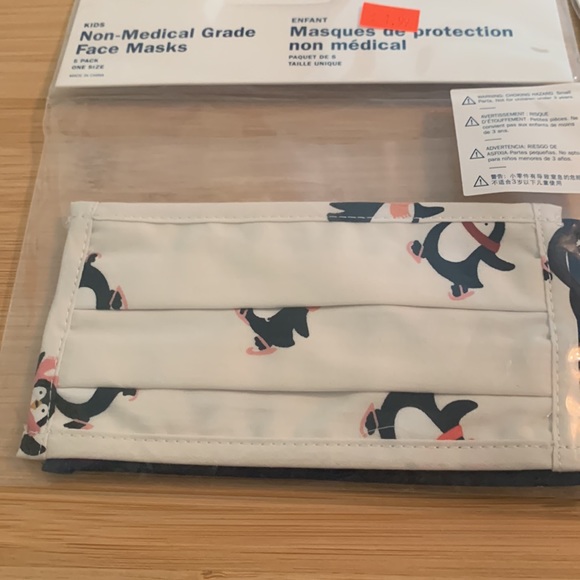 assorted face masks - Picture 3 of 4